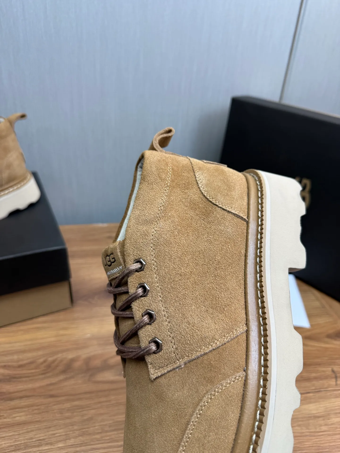 Men's shoes 💰620💰 New UGG fur integrated men's simple and fashionable snow boots. The most worth buying at the end of this year are warm casual shoes. Whether you are out and about at home, their comfortable and warm performance will be your most suitable fashion companion! The material is cowhide upper and imported wool is used inside. Warm and comfortable! The eva+ rubber patch outsole is cushioned, non-slip and wear-resistant, and has good elasticity. It is light and wear-resistant, comfortable and soft, and the new simple cut is more fashionable. It has both practicality and fashion sense, so you no longer have to worry about how to match it in winter, while still maintaining your fashionable taste. High-quality genuine wool. Look at the details for the material! Size: 39-40-41-42-43-44-44 sneaker size